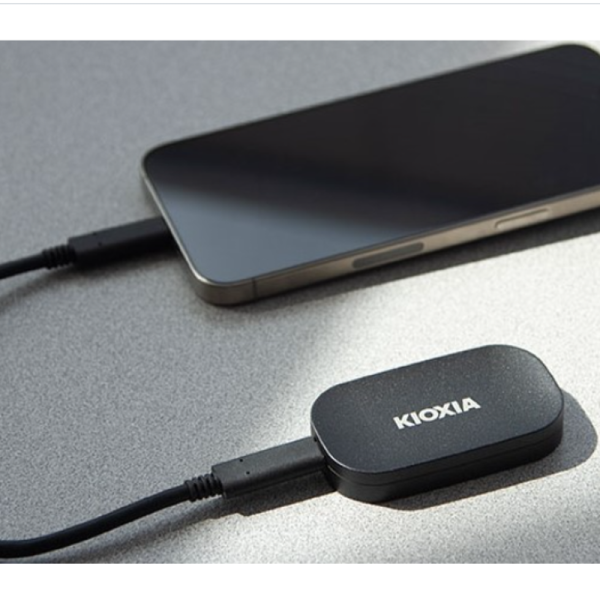 Alternative view of Kioxia Exceria Plus G2 1TB Portable SSD – USB-C USB 3.2 Gen 2 External Solid State Drive
