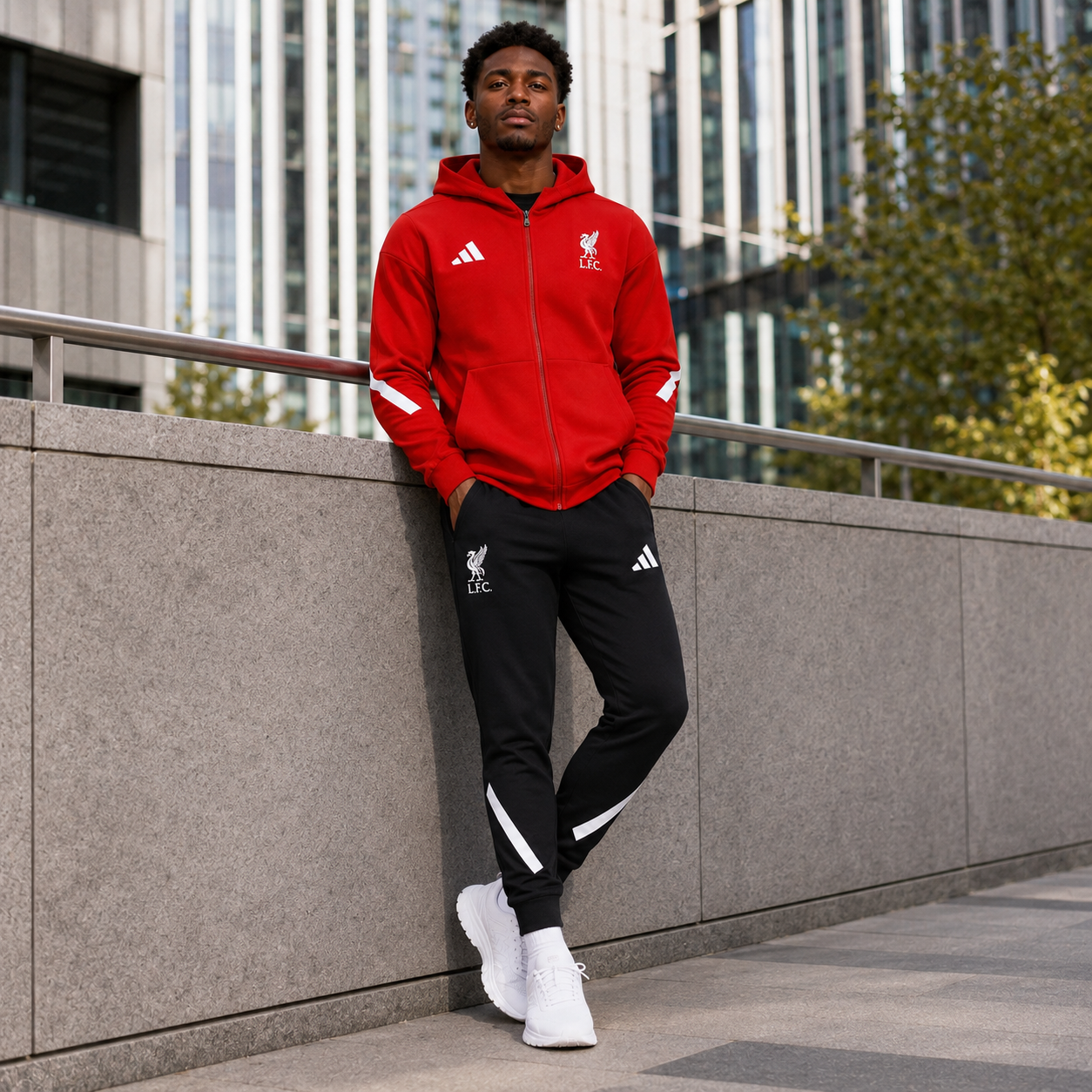 Liverpool 2025/26 Red Full-Zip Hoodie Tracksuit Set – Medium In Stock - Image 4