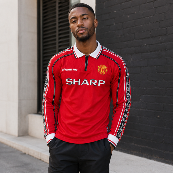Alternative view of Manchester United 1998/99 Home Long Sleeve Jersey – Size XL | Last One In Stock